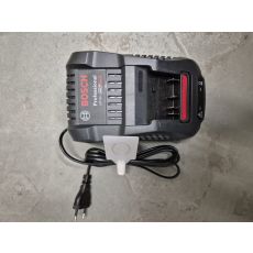 Bosch GAL 1880 CV (8A) pikalatauslaite puhallinjäähdytyksellä, Bosch 18v sinisen sarjan akuille. Korvaa esim AL1860CV, AL1820CV laturit  *DEMO KÄYTETTY*.  Täydet takuut. ***MYYTY***

