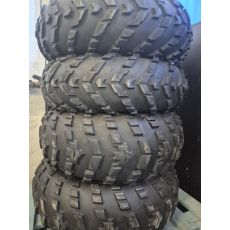 Rengassetti *KÄYTETTY* Carlisle Badlands A/R (2kpl 26x10.00 R12) + (2kpl 26x8.00 R12) *noudettava liikkeestämme*