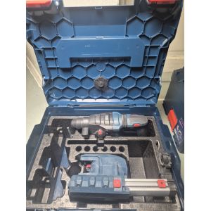 Bosch GBH 18V-22 poravasara runko + GDE 18V-12 imuvarustus, demokäytetty, ei akkuja ei laturia, täydet takuut *noudettava liikkeestämme*

